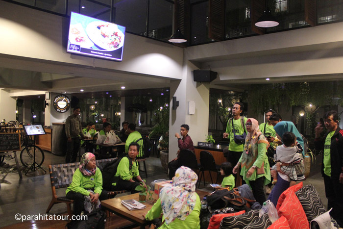 Parahita Tour Customer