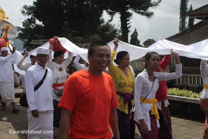 Parahita Tour Customer