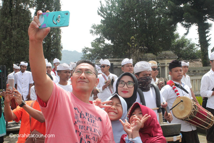 Parahita Tour Customer