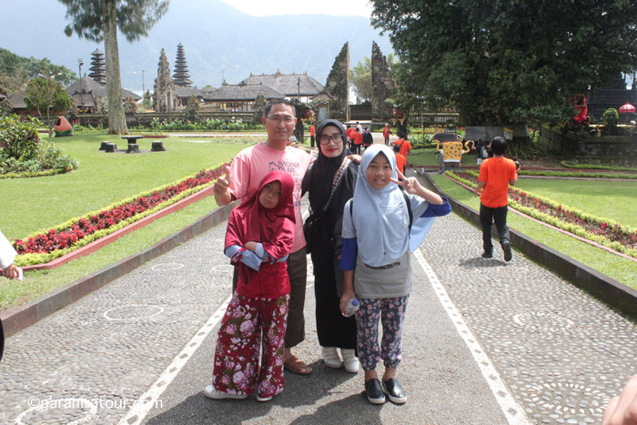 Parahita Tour Customer