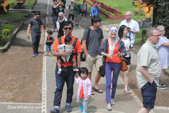 Parahita Tour Customer