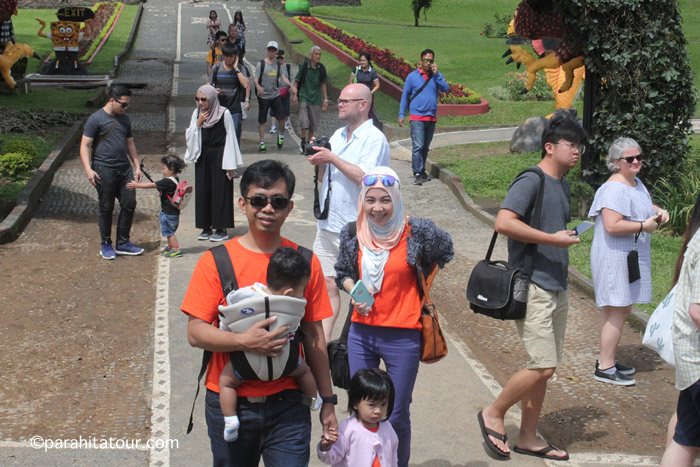 Parahita Tour Customer