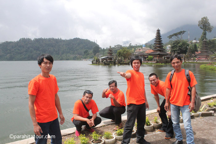 Parahita Tour Customer