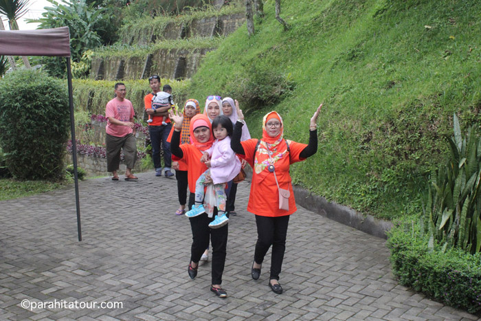 Parahita Tour Customer