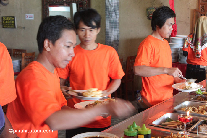 Parahita Tour Customer
