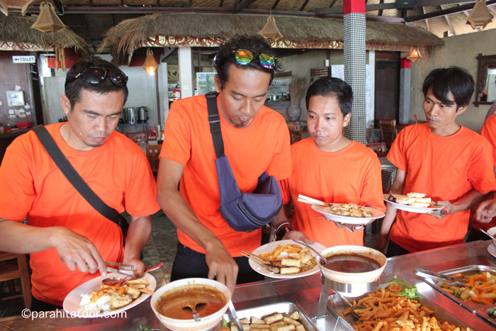 Parahita Tour Customer
