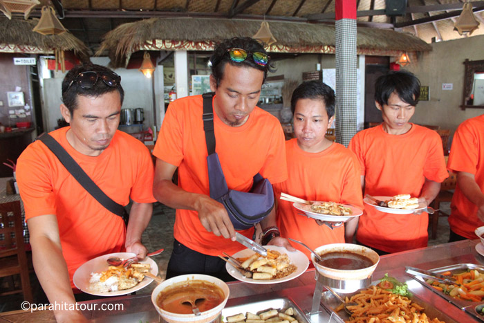 Parahita Tour Customer