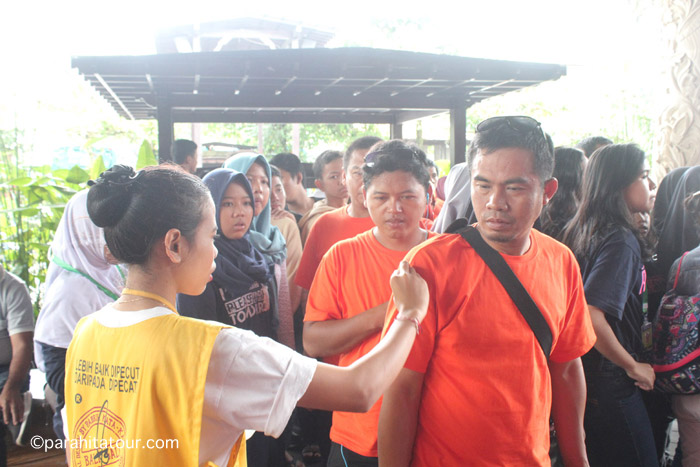 Parahita Tour Customer