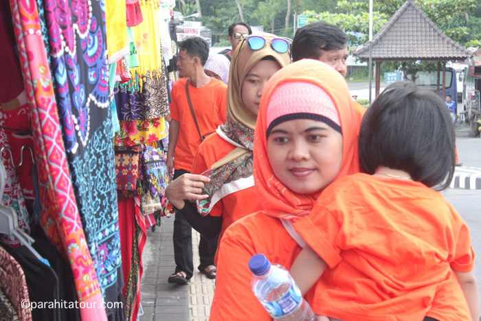 Parahita Tour Customer