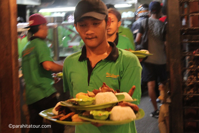 Parahita Tour Customer