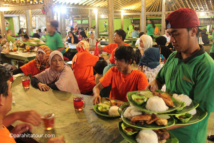 Parahita Tour Customer