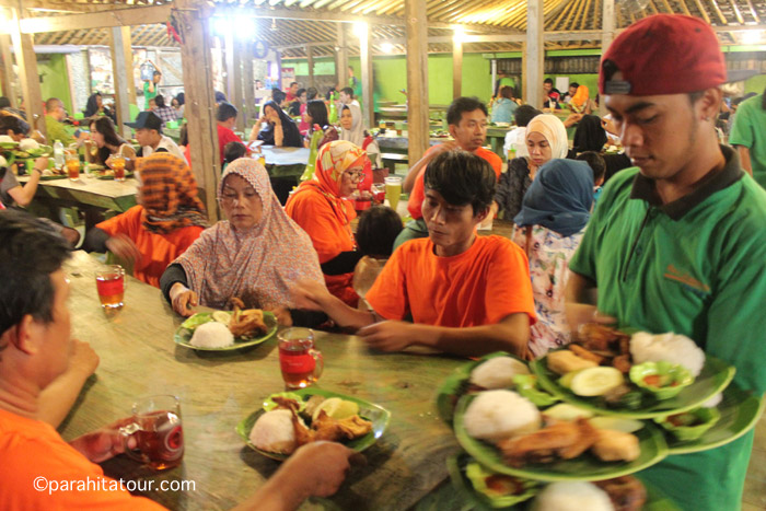 Parahita Tour Customer