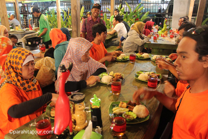 Parahita Tour Customer