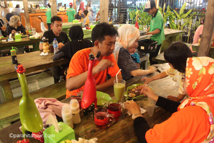 Parahita Tour Customer