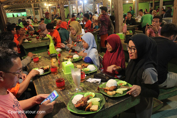 Parahita Tour Customer