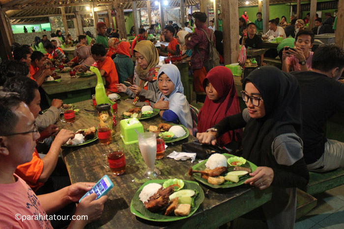 Parahita Tour Customer