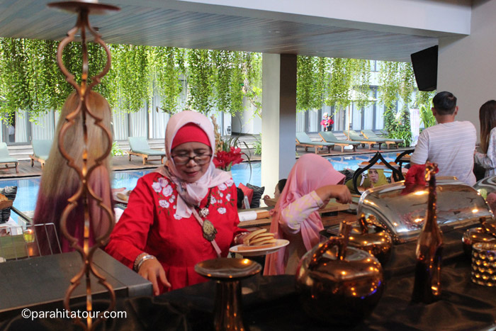 Parahita Tour Customer