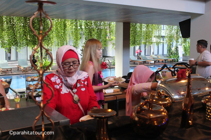 Parahita Tour Customer