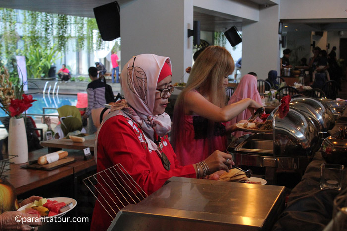Parahita Tour Customer