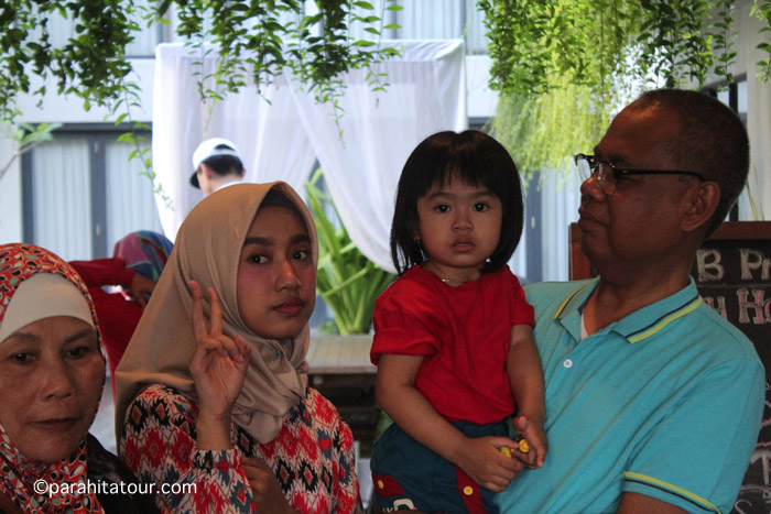 Parahita Tour Customer