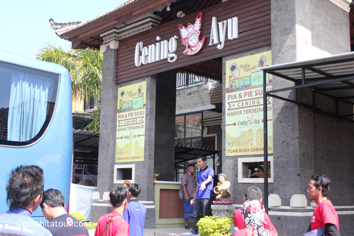 Parahita Tour Customer