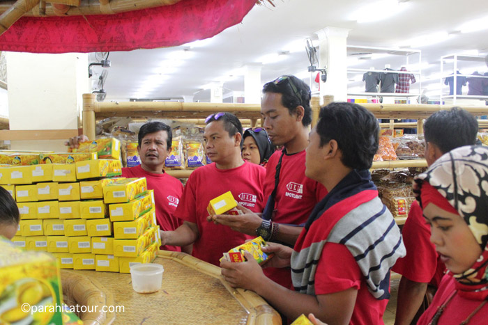 Parahita Tour Customer