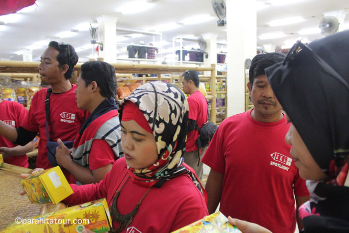 Parahita Tour Customer