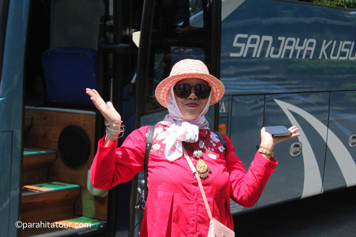 Parahita Tour Customer