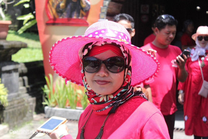 Parahita Tour Customer