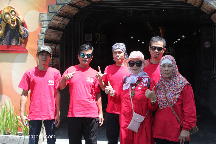 Parahita Tour Customer