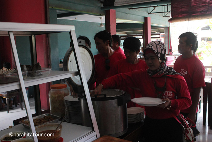 Parahita Tour Customer