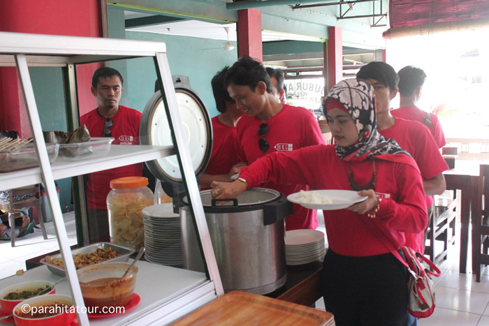 Parahita Tour Customer