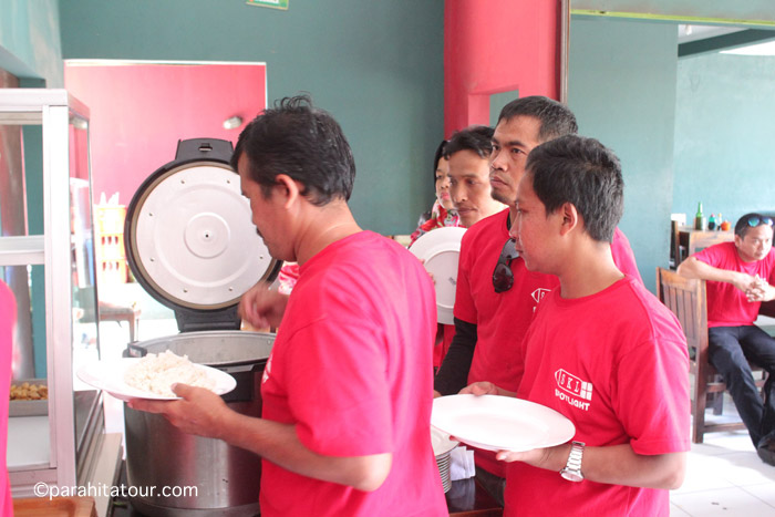 Parahita Tour Customer