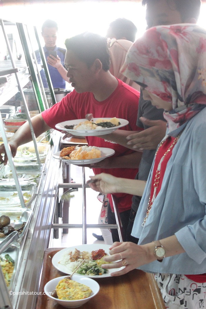 Parahita Tour Customer