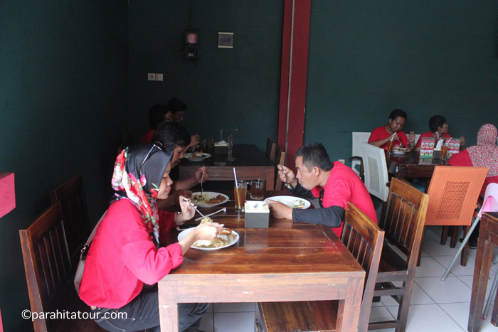 Parahita Tour Customer