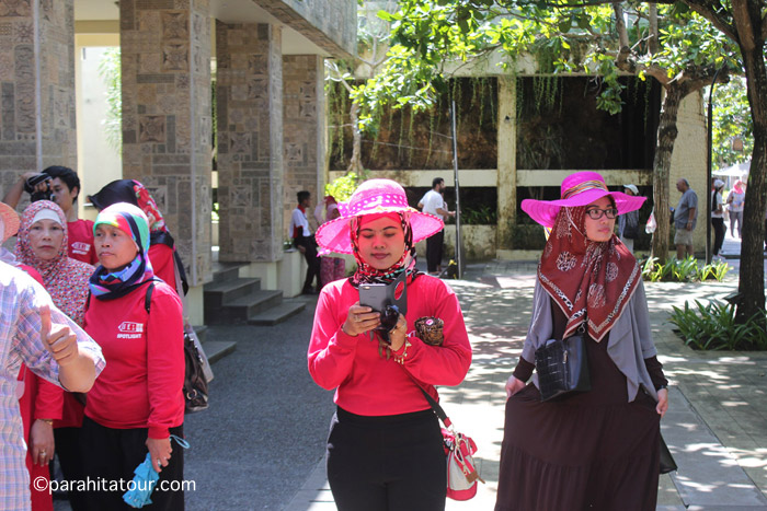 Parahita Tour Customer