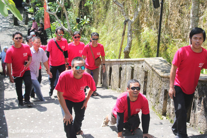Parahita Tour Customer