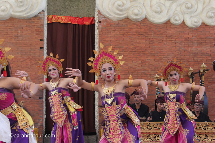 Parahita Tour Customer
