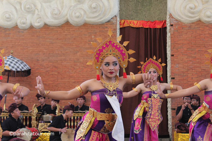 Parahita Tour Customer