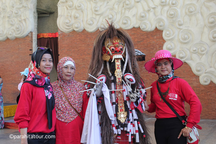 Parahita Tour Customer