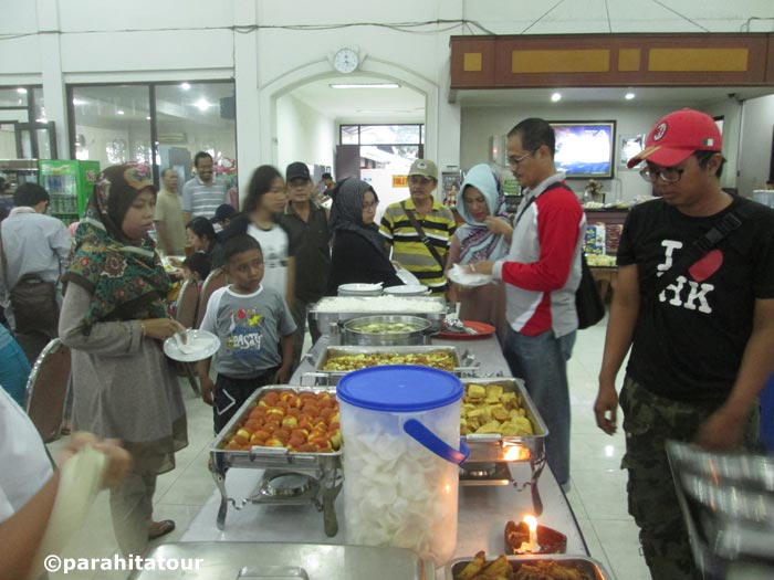 Parahita Tour Customer
