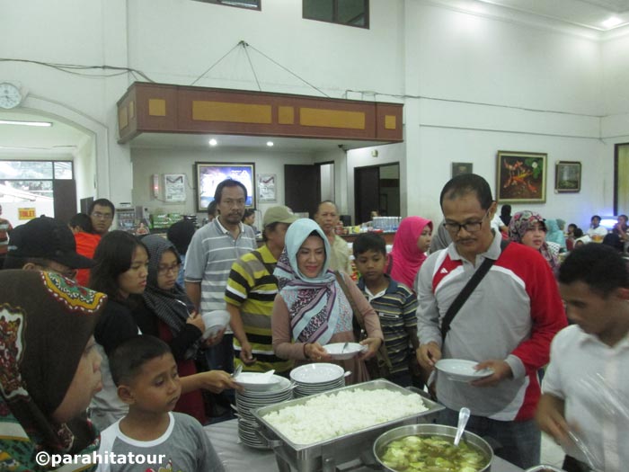 Parahita Tour Customer