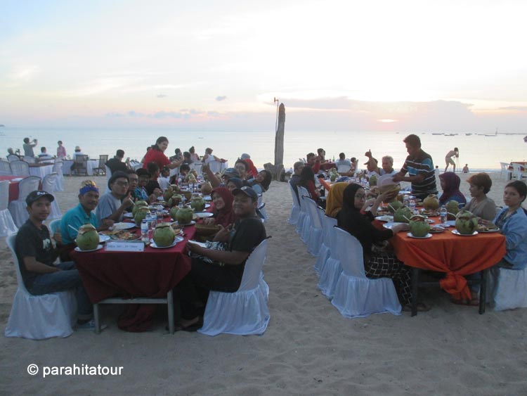 Parahita Tour Customer