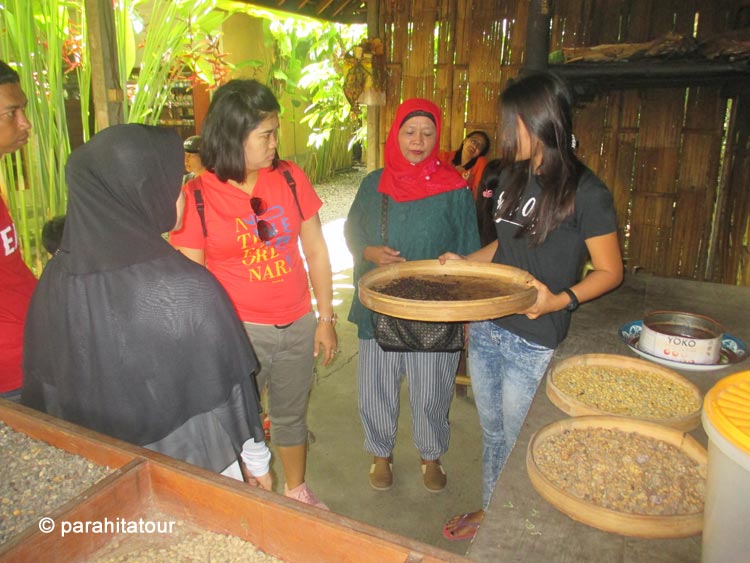 Parahita Tour Customer