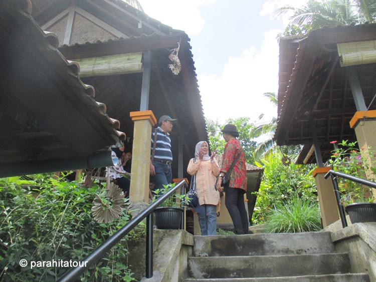 Parahita Tour Customer
