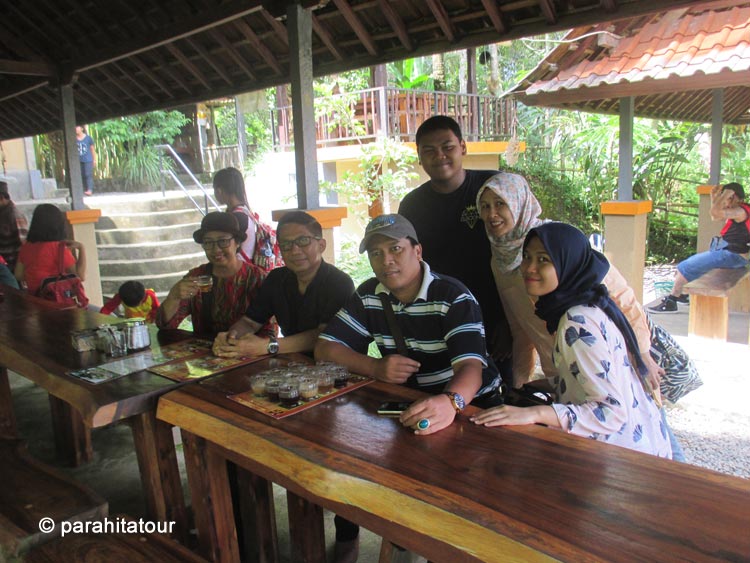Parahita Tour Customer