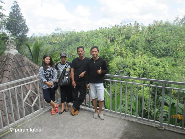 Parahita Tour Customer