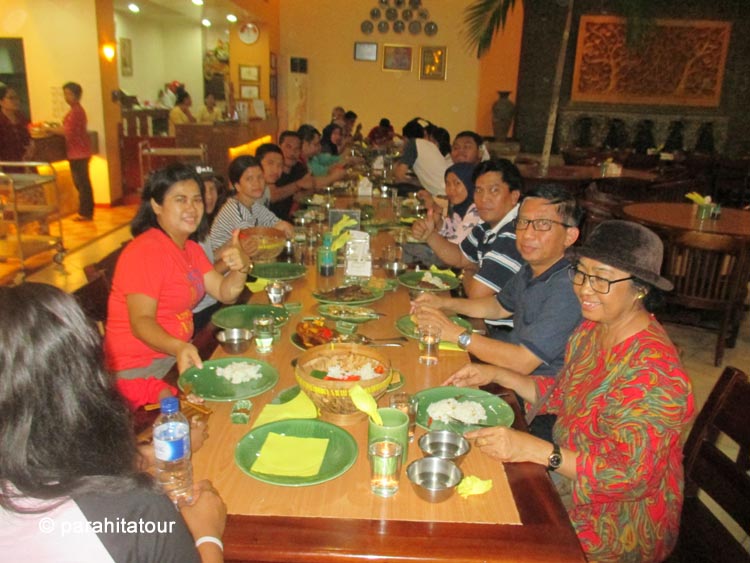 Parahita Tour Customer