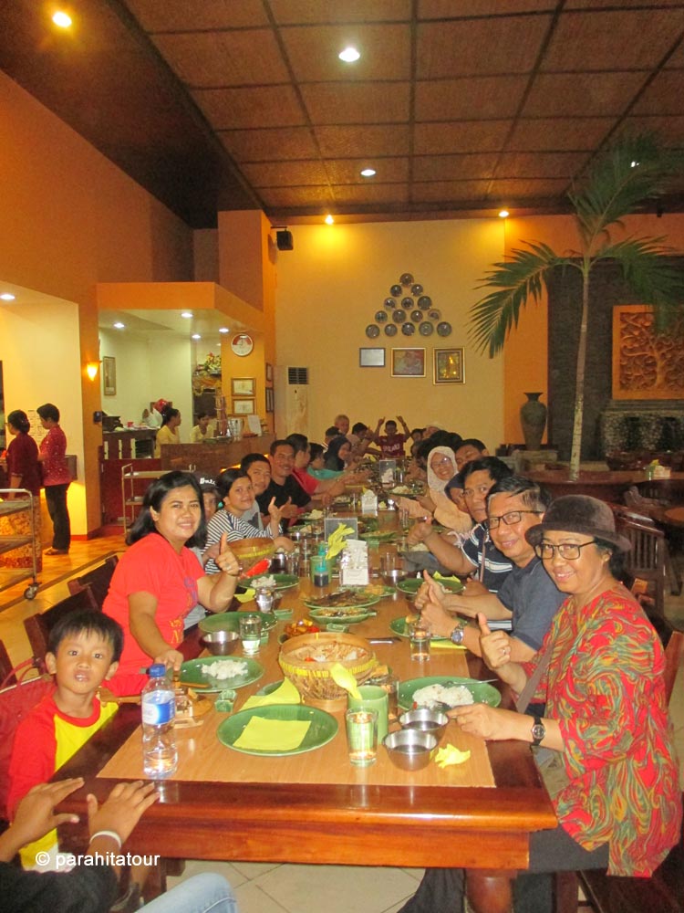 Parahita Tour Customer