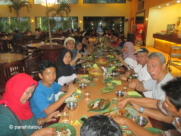 Parahita Tour Customer
